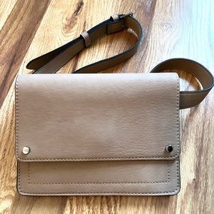 ✨HP🌸✨ NWOT Belt Bag